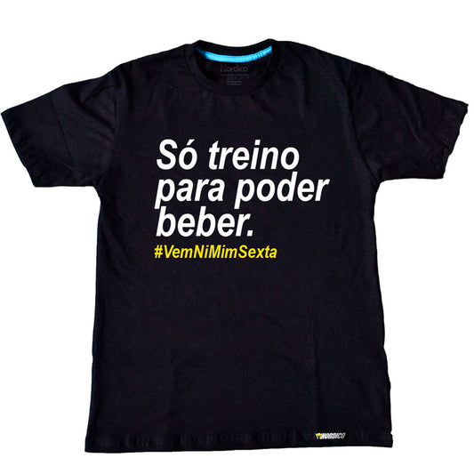 Camiseta Só treino para poder Beber cor preto